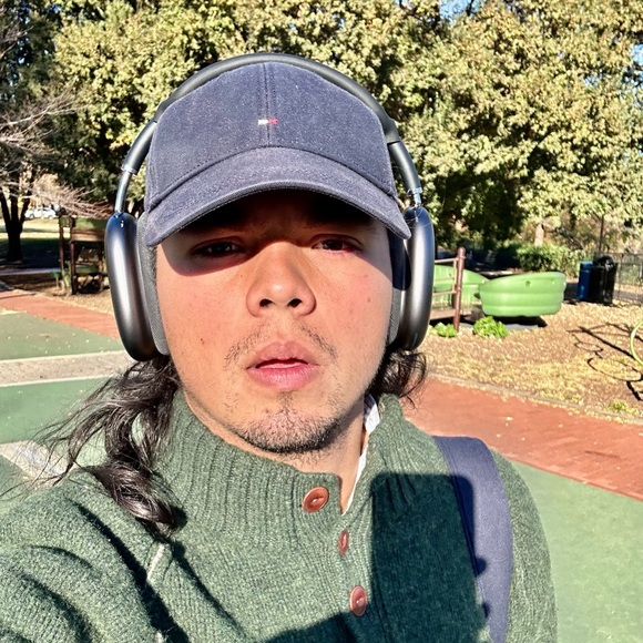 Meet your Posher, Nicolas - Picture 1 of 1